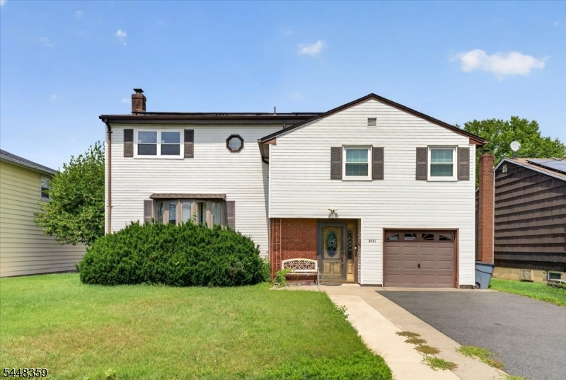 2481 Woodside Rd Property Photo 1