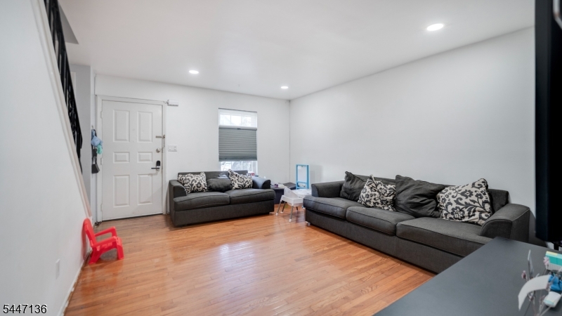 675 R Garden St 1 Property Photo 2