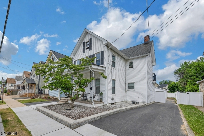 27 Thomas St