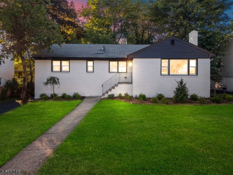 29 Woodhull Ave Property Photo 1