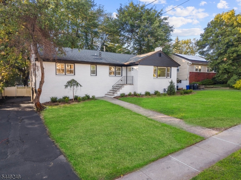 29 Woodhull Ave Property Photo 2