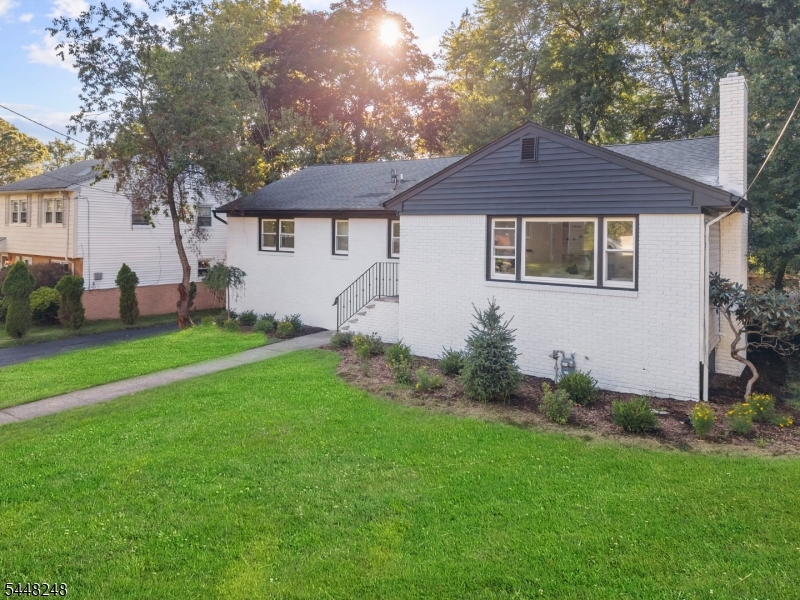 29 Woodhull Ave Property Photo 3