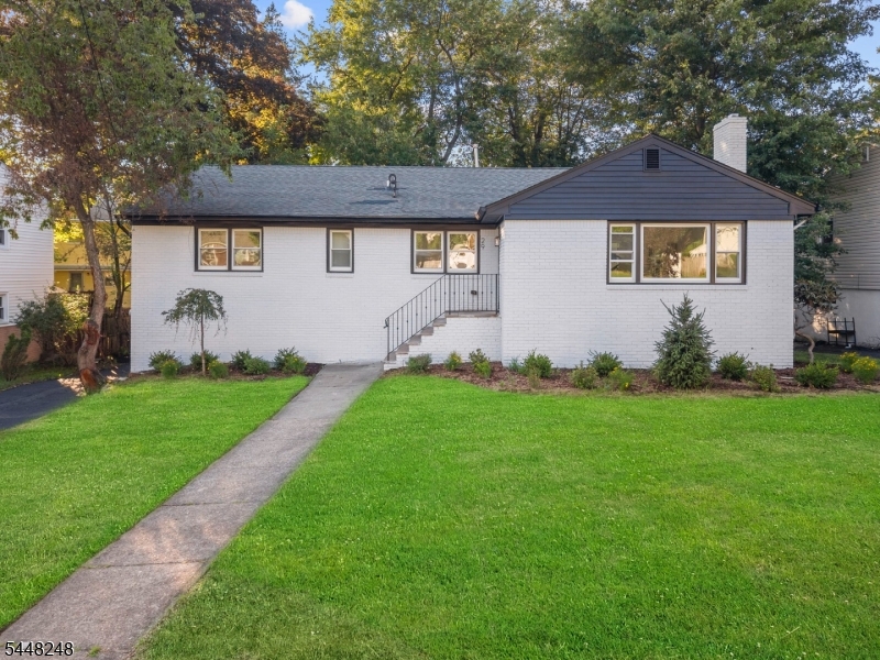 29 Woodhull Ave Property Photo 4