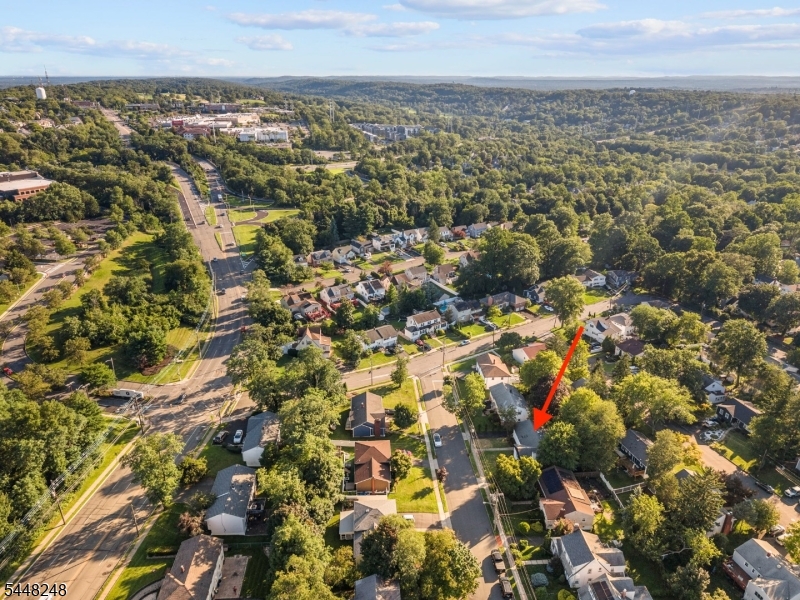 29 Woodhull Ave Property Photo 10