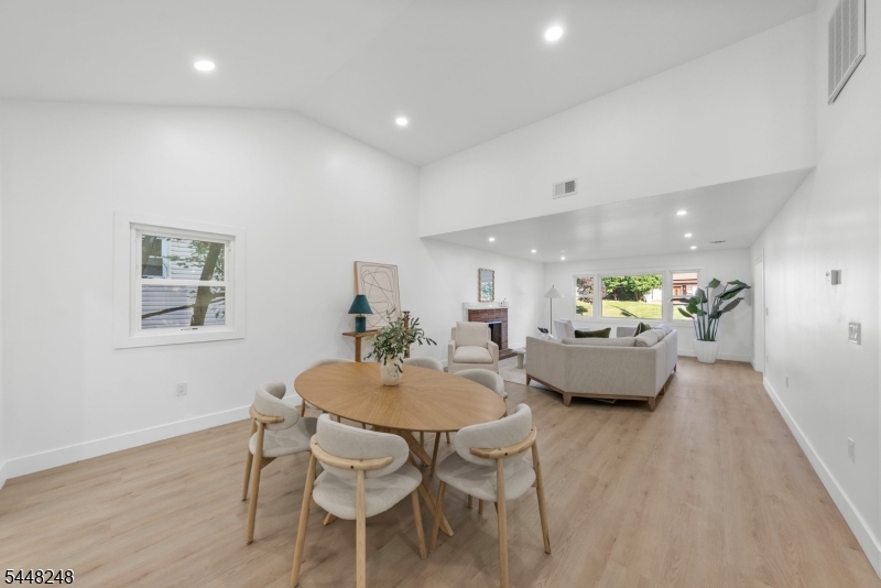 29 Woodhull Ave Property Photo 13