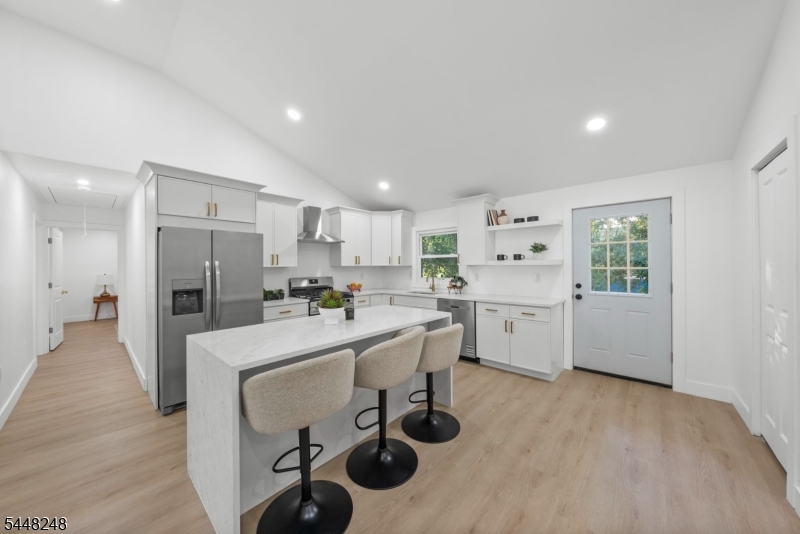 29 Woodhull Ave Property Photo 14