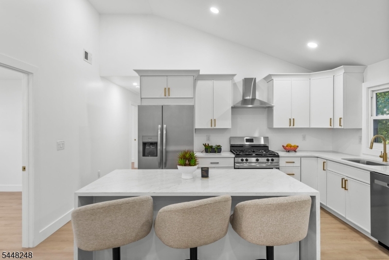 29 Woodhull Ave Property Photo 15