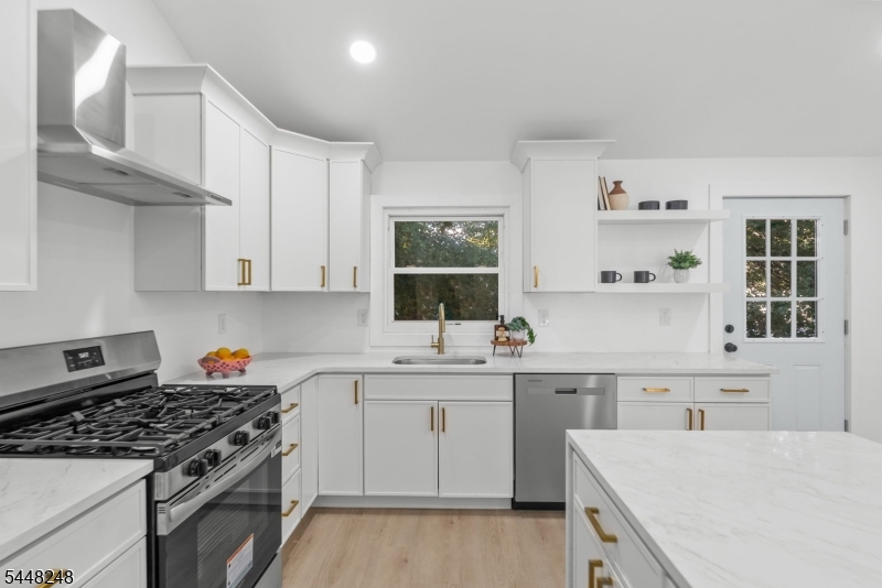 29 Woodhull Ave Property Photo 17
