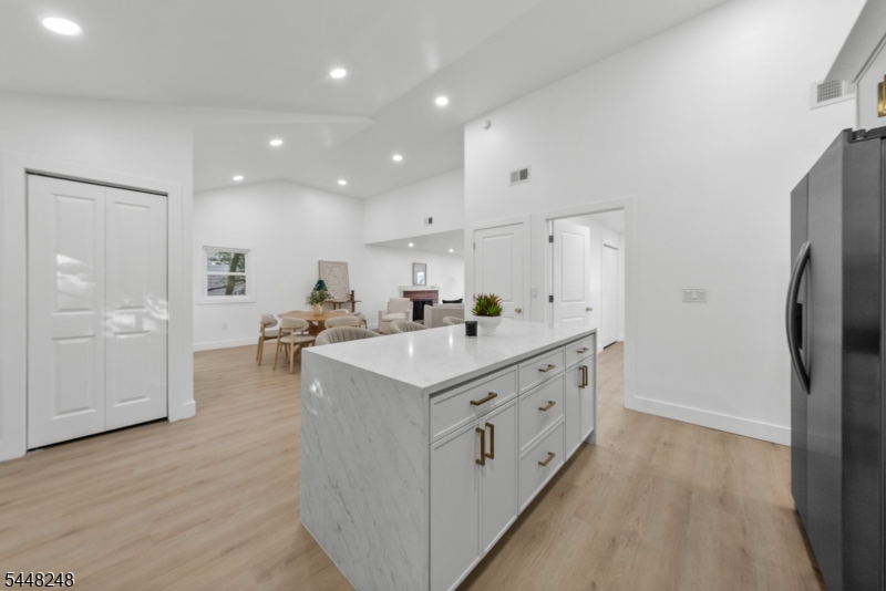29 Woodhull Ave Property Photo 18