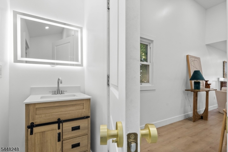 29 Woodhull Ave Property Photo 24