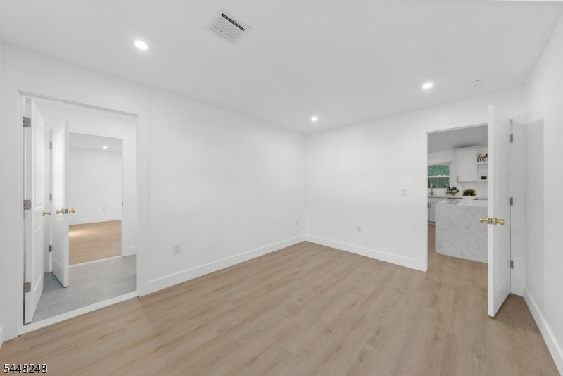29 Woodhull Ave Property Photo 31