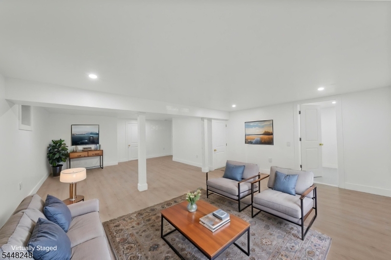 29 Woodhull Ave Property Photo 39