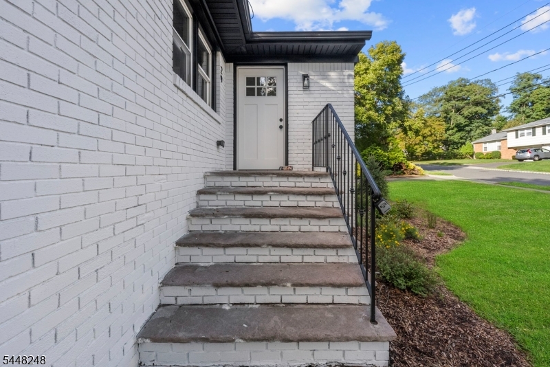 29 Woodhull Ave Property Photo 46