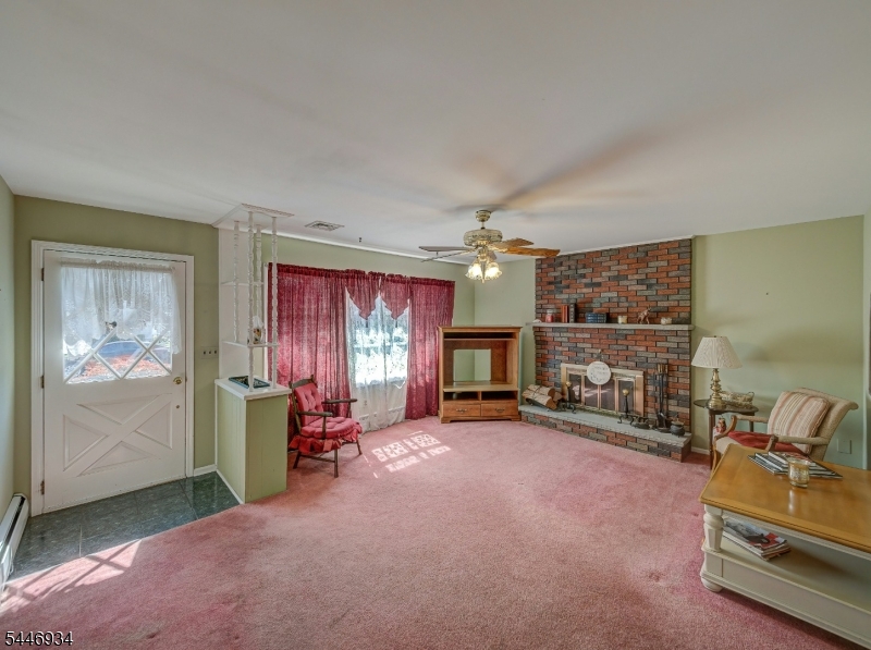 319 Marion Pl Property Photo 4