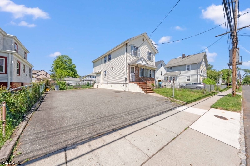 167 Manning Ave Property Photo 2