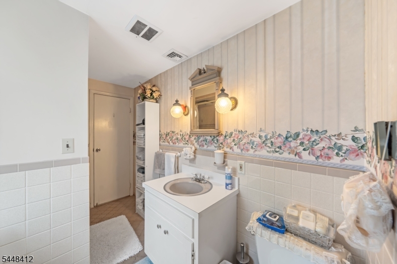 167 Manning Ave Property Photo 10