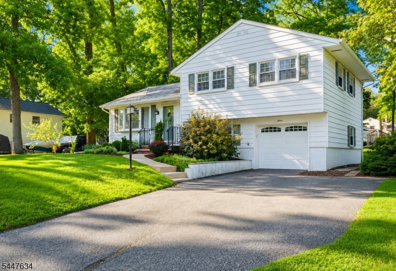 15 Stonehill Rd Property Photo 2