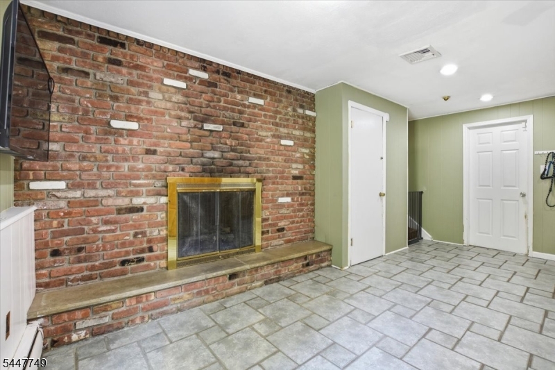 17 Edgewood Ave N Property Photo 16