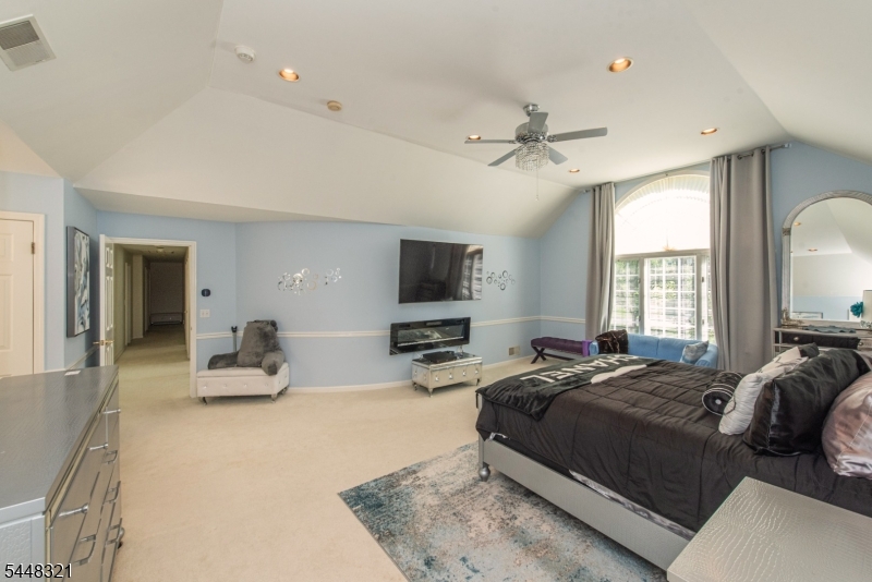 11 Rosewood Ln Property Photo 22