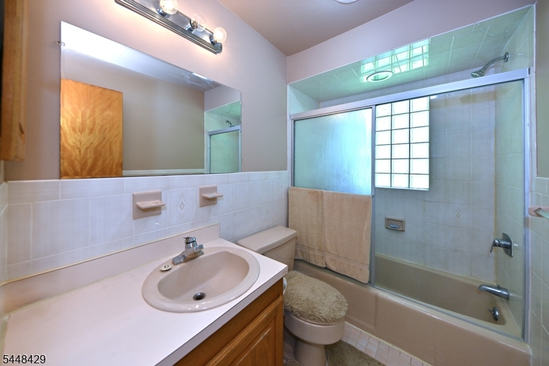 143 Greenwood Ave Property Photo 9