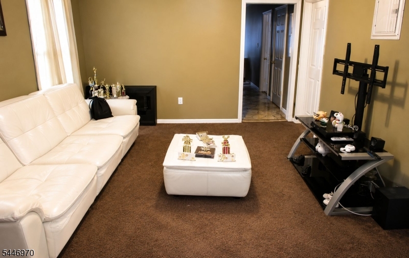 1083 Grove St Property Photo 2