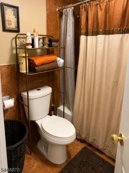 1083 Grove St Property Photo 5