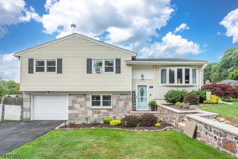 4 Amendola Dr Property Photo 1