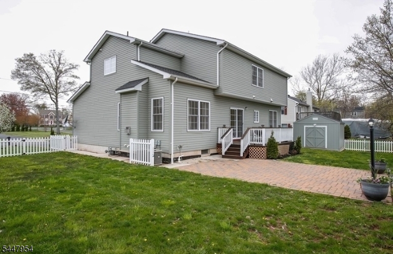 94 Pearl St Property Photo 23