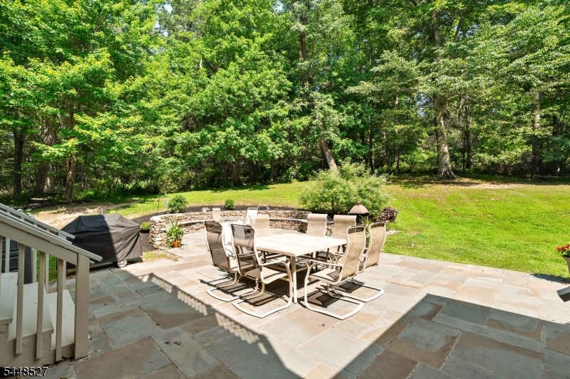 12 Mountain View Ct Property Photo 5