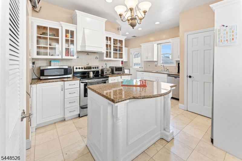 206 Mortimer Ave Property Photo 11