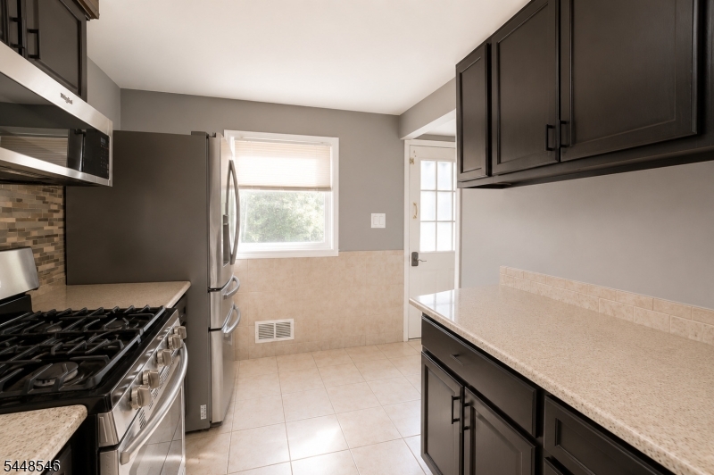 21 Chester Ave Property Photo 6