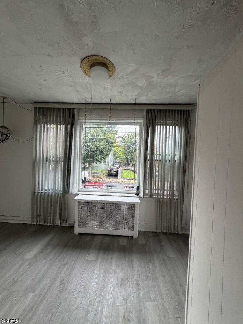 139 Osborne Ter Property Photo 10