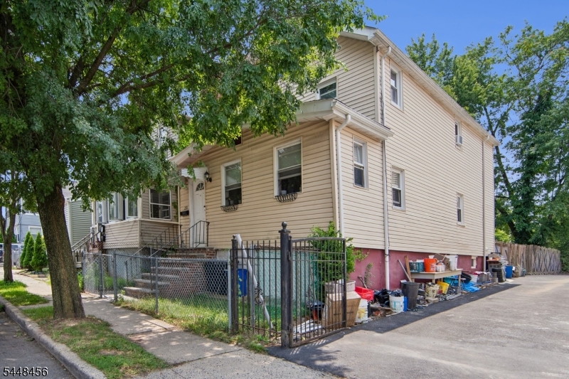 218 Wallace St Property Photo 2