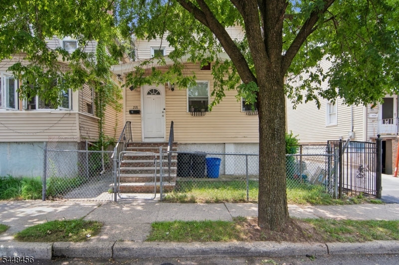 218 Wallace St Property Photo 3