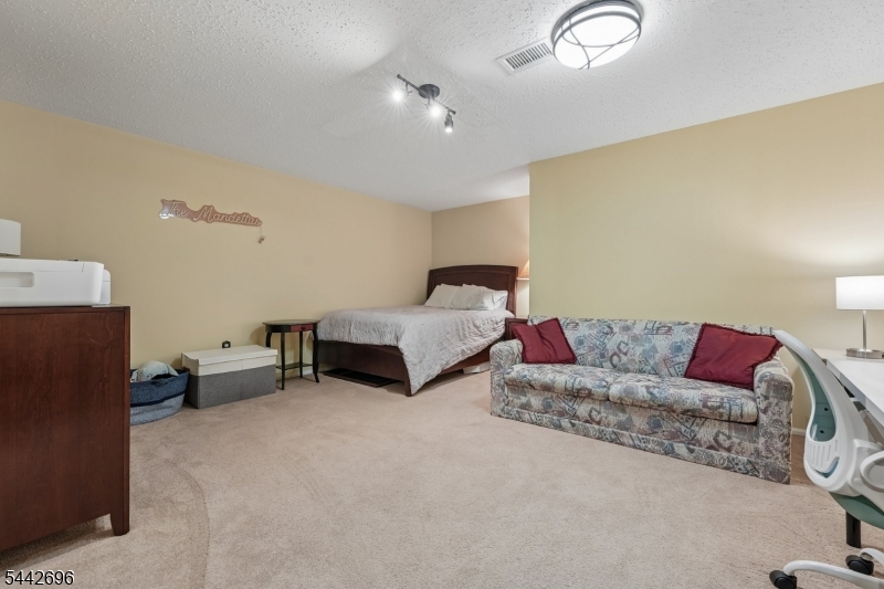 35 Hancock Dr Property Photo 31