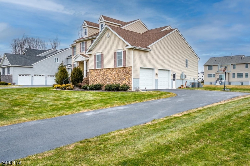 2 Eagle Ct Property Photo 3