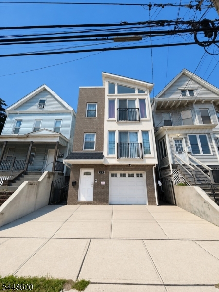 83 Stuyvesant Ave Property Photo 1