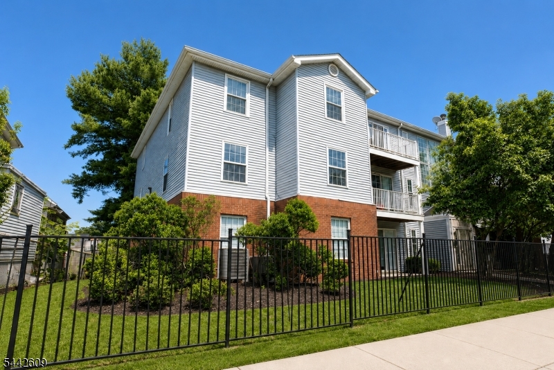 771 Summer Ave Unit 1A 1A