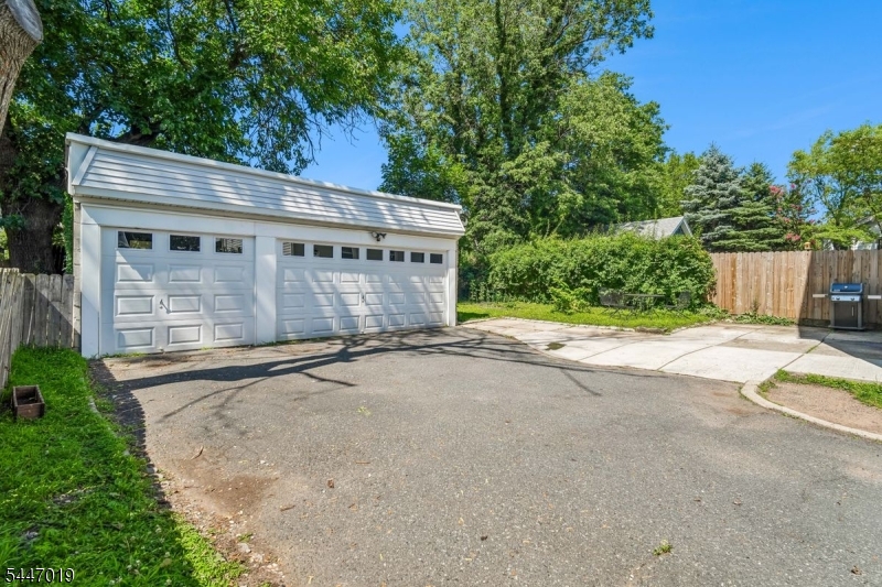 24 Franklin Ave Property Photo 23