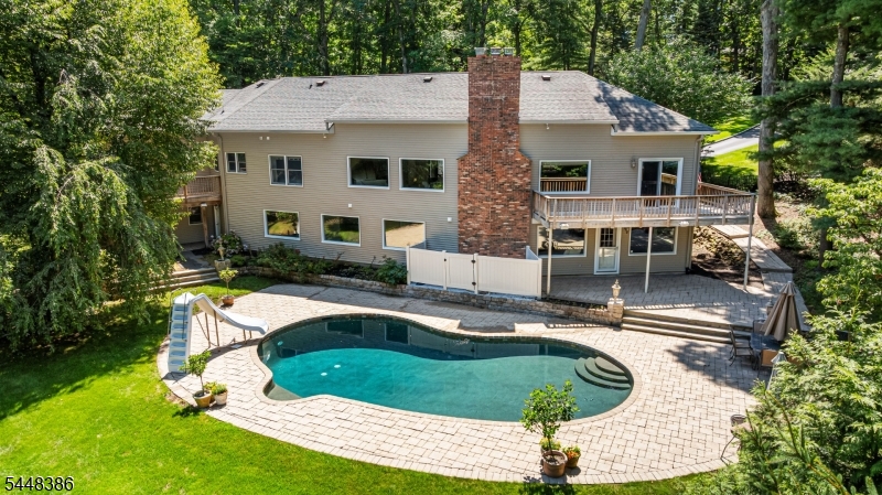 100 Pine Grove Rd Property Photo 1