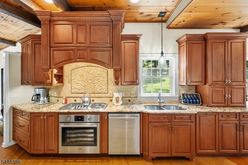 100 Pine Grove Rd Property Photo 11