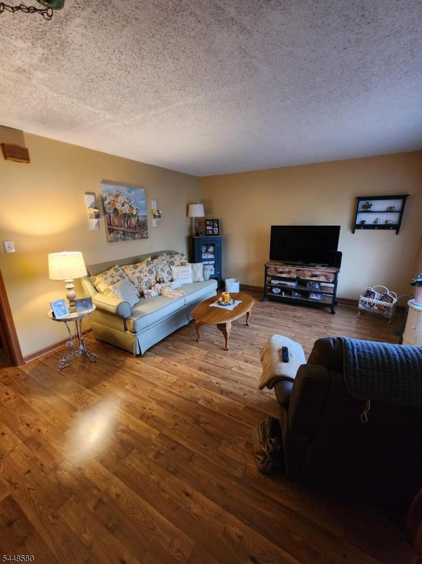 11 Burlington Ct Property Photo 3