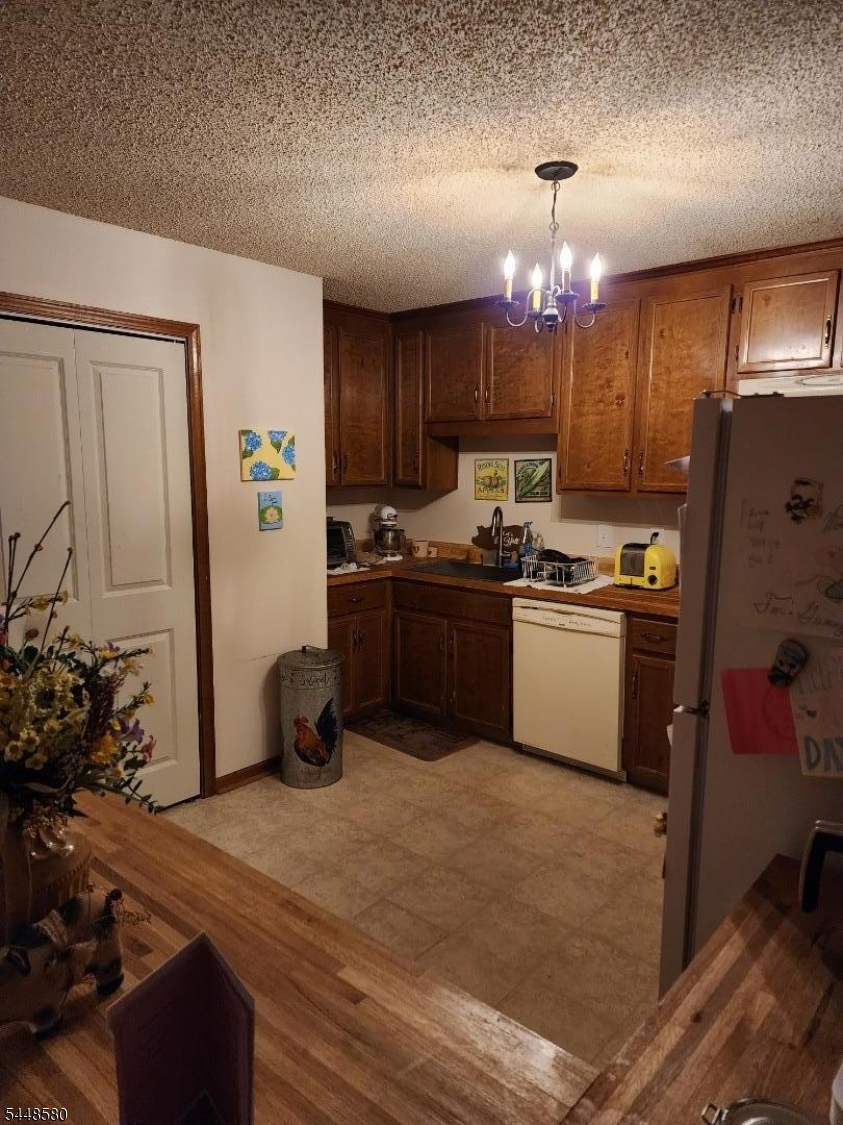 11 Burlington Ct Property Photo 6