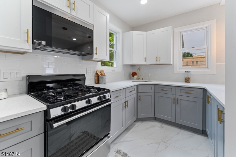 947 William St Property Photo 1