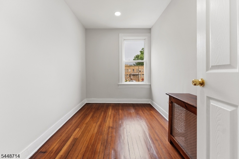 947 William St Property Photo 14