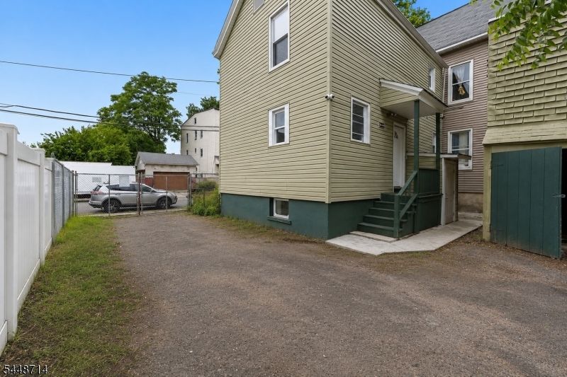 947 William St Property Photo 18