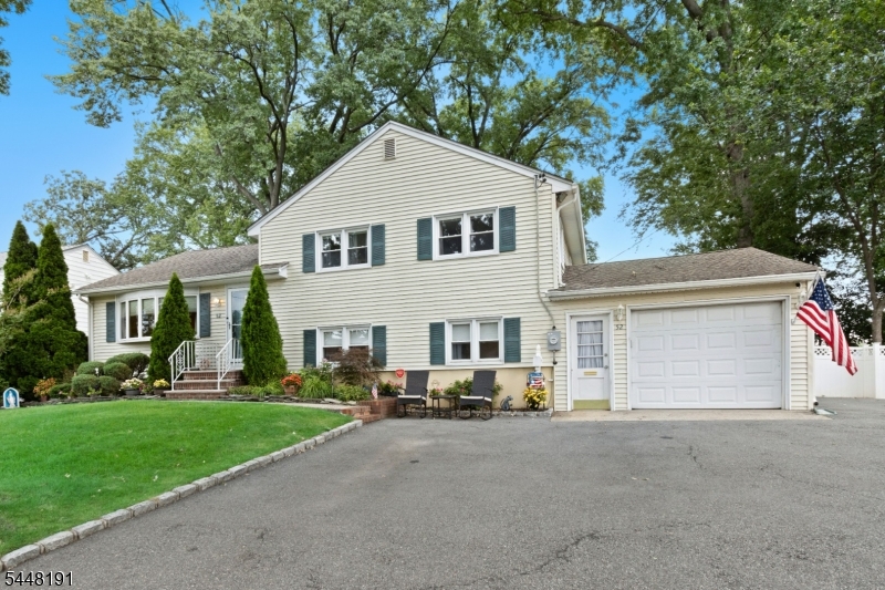 52 Grand Street Property Photo 3