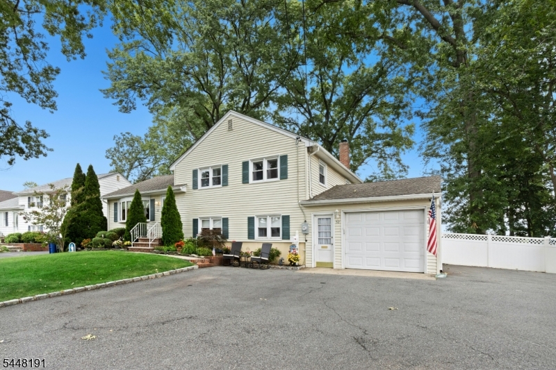 52 Grand Street Property Photo 4