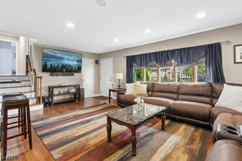 52 Grand Street Property Photo 6