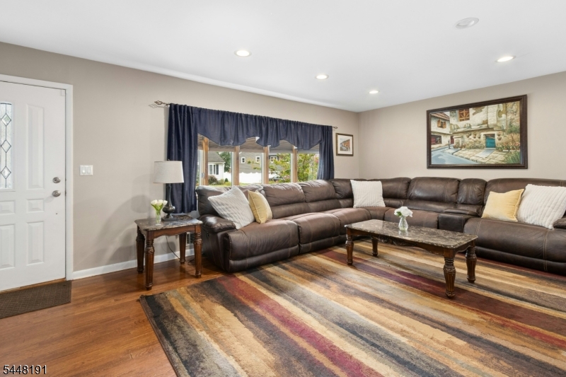 52 Grand Street Property Photo 7